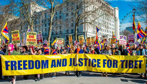 Demonstrators calling for freedom and justice for Tibet