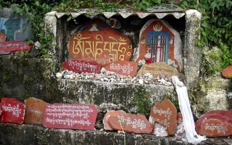 Chinese Authorities Detain Four Tibetans for Organizing Mani Stone Exhibition, Sparking Religious Rights Concerns